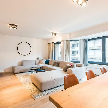 Ruim En Modern Appartement Te Knokke Nabij De Dijk Luaran gambar