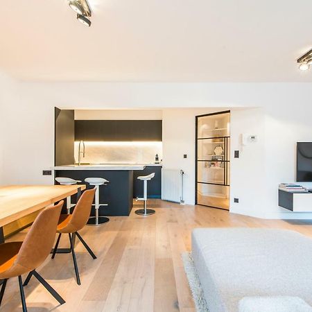 Ruim En Modern Appartement Te Knokke Nabij De Dijk Luaran gambar