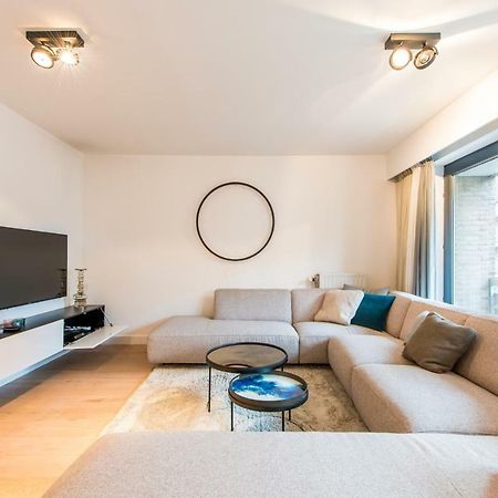 Ruim En Modern Appartement Te Knokke Nabij De Dijk Luaran gambar