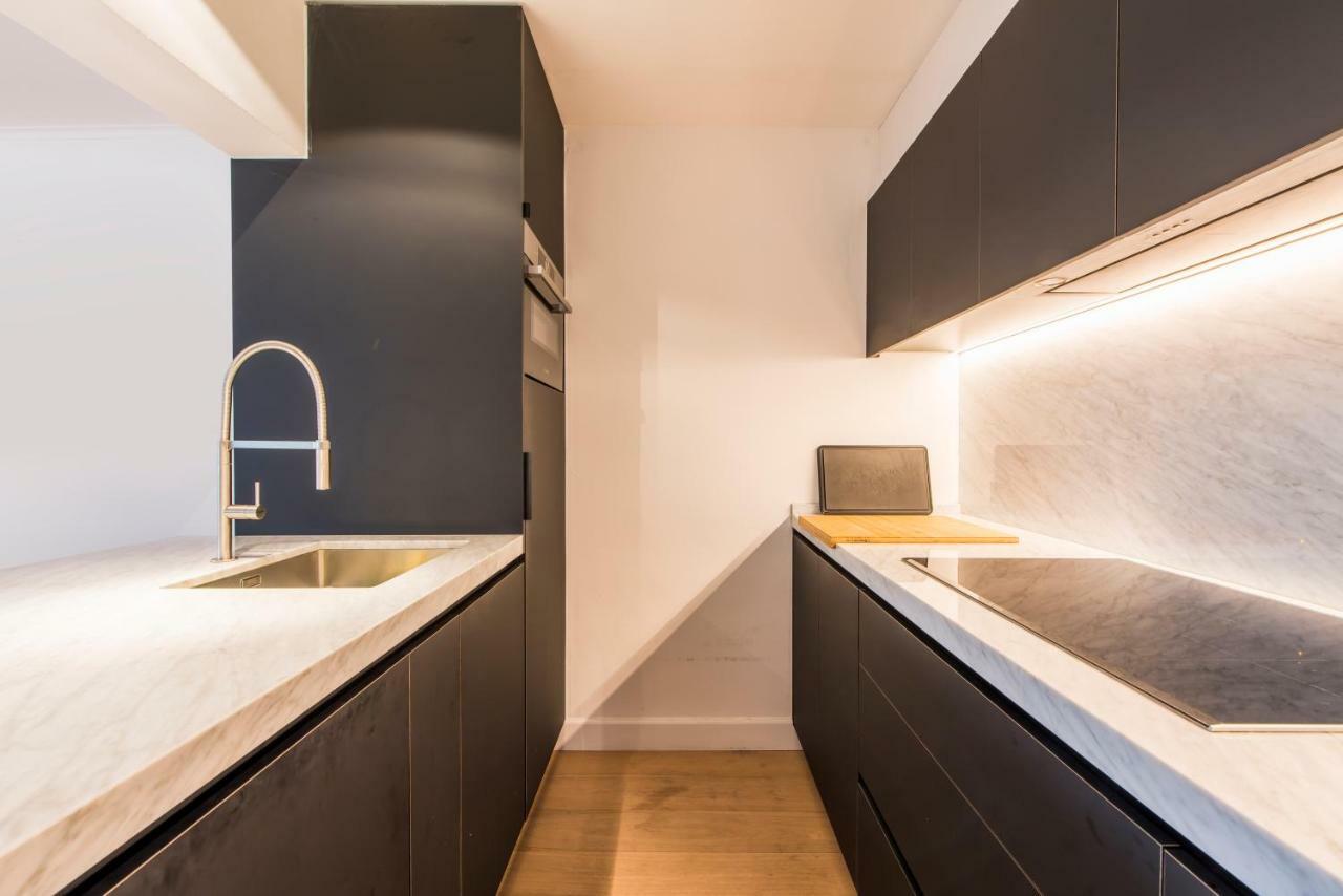 Ruim En Modern Appartement Te Knokke Nabij De Dijk Luaran gambar
