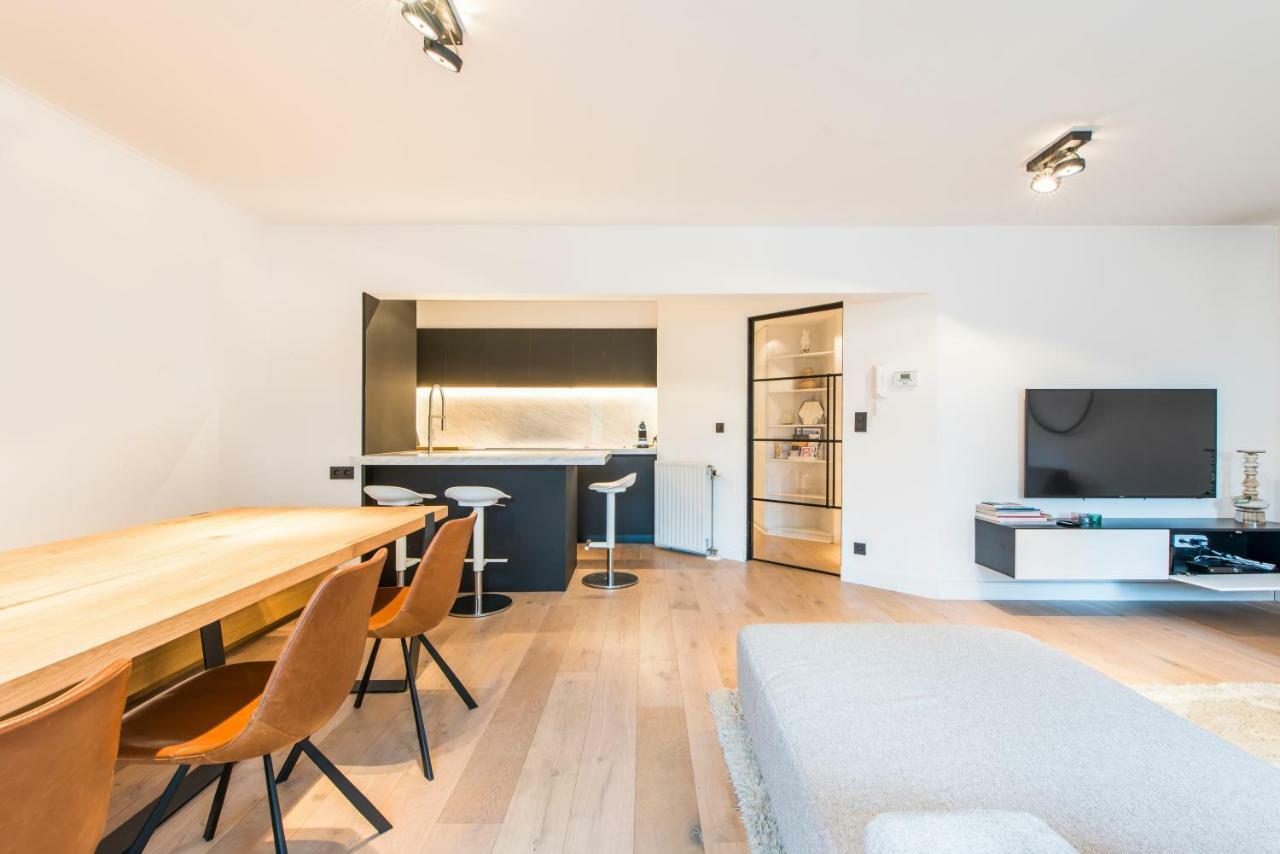 Ruim En Modern Appartement Te Knokke Nabij De Dijk Luaran gambar
