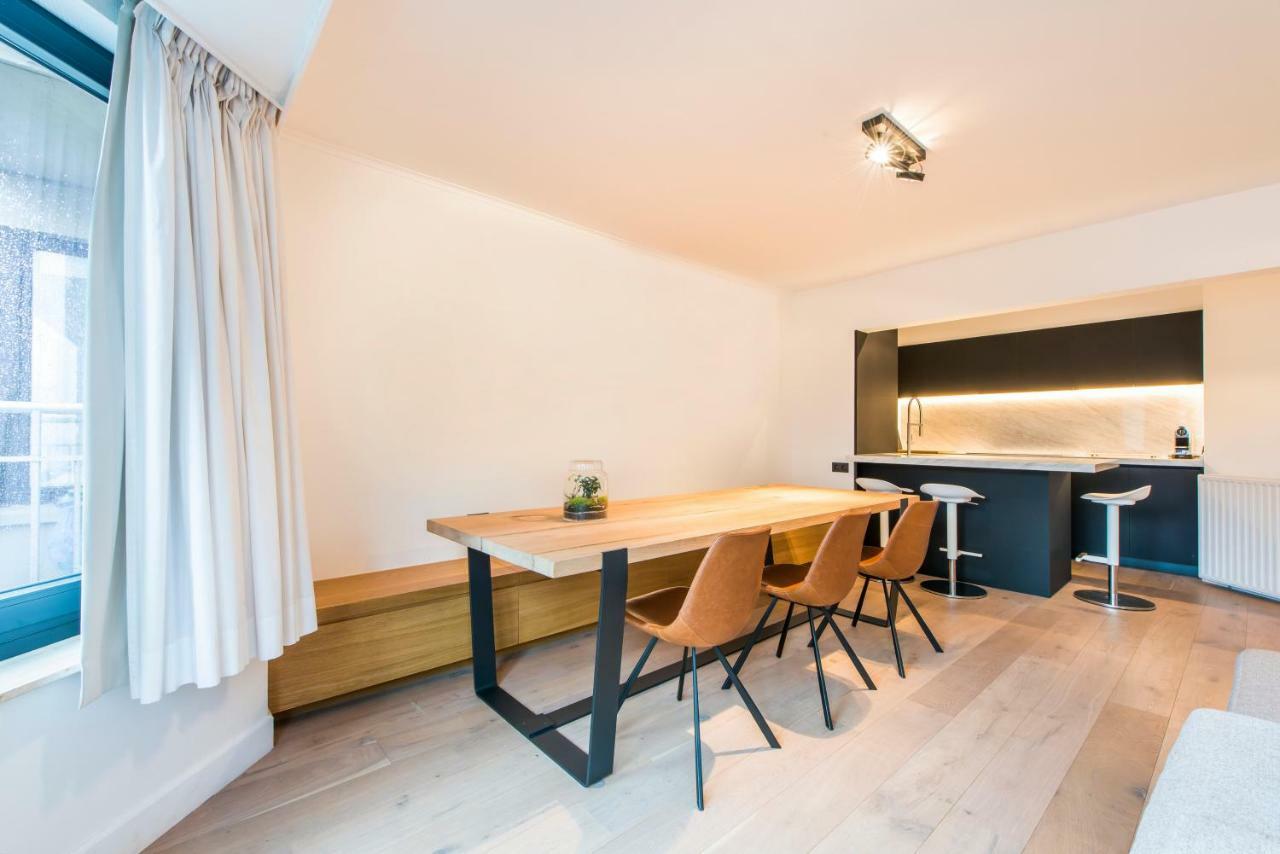 Ruim En Modern Appartement Te Knokke Nabij De Dijk Luaran gambar