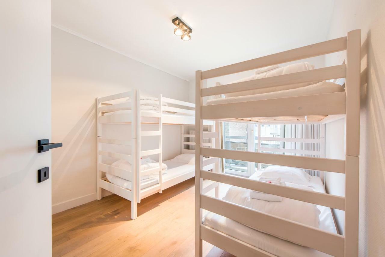 Ruim En Modern Appartement Te Knokke Nabij De Dijk Luaran gambar