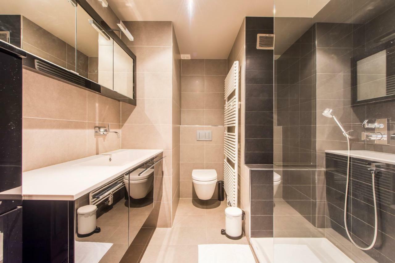 Ruim En Modern Appartement Te Knokke Nabij De Dijk Luaran gambar