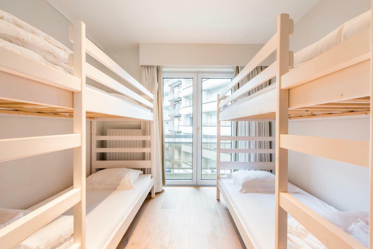 Ruim En Modern Appartement Te Knokke Nabij De Dijk Luaran gambar