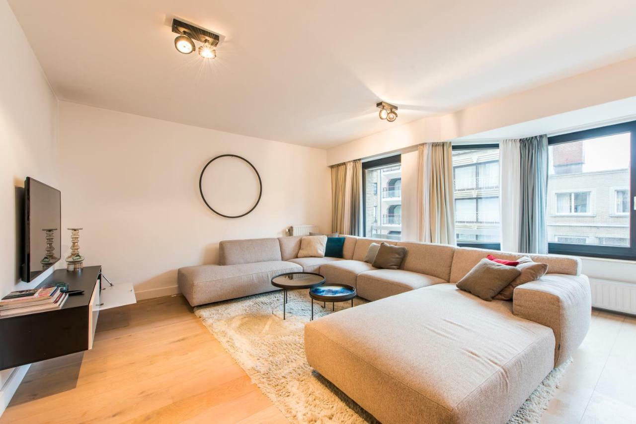 Ruim En Modern Appartement Te Knokke Nabij De Dijk Luaran gambar