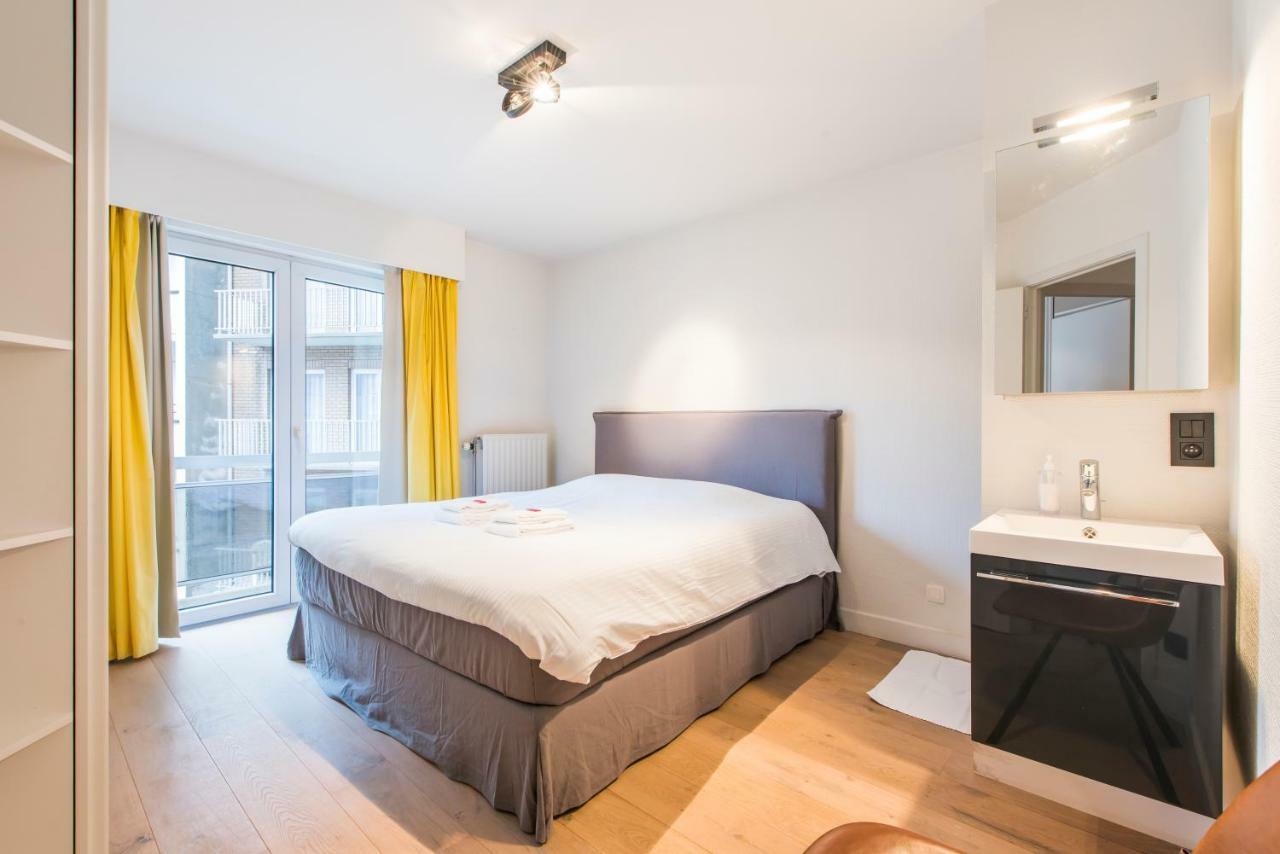 Ruim En Modern Appartement Te Knokke Nabij De Dijk Luaran gambar