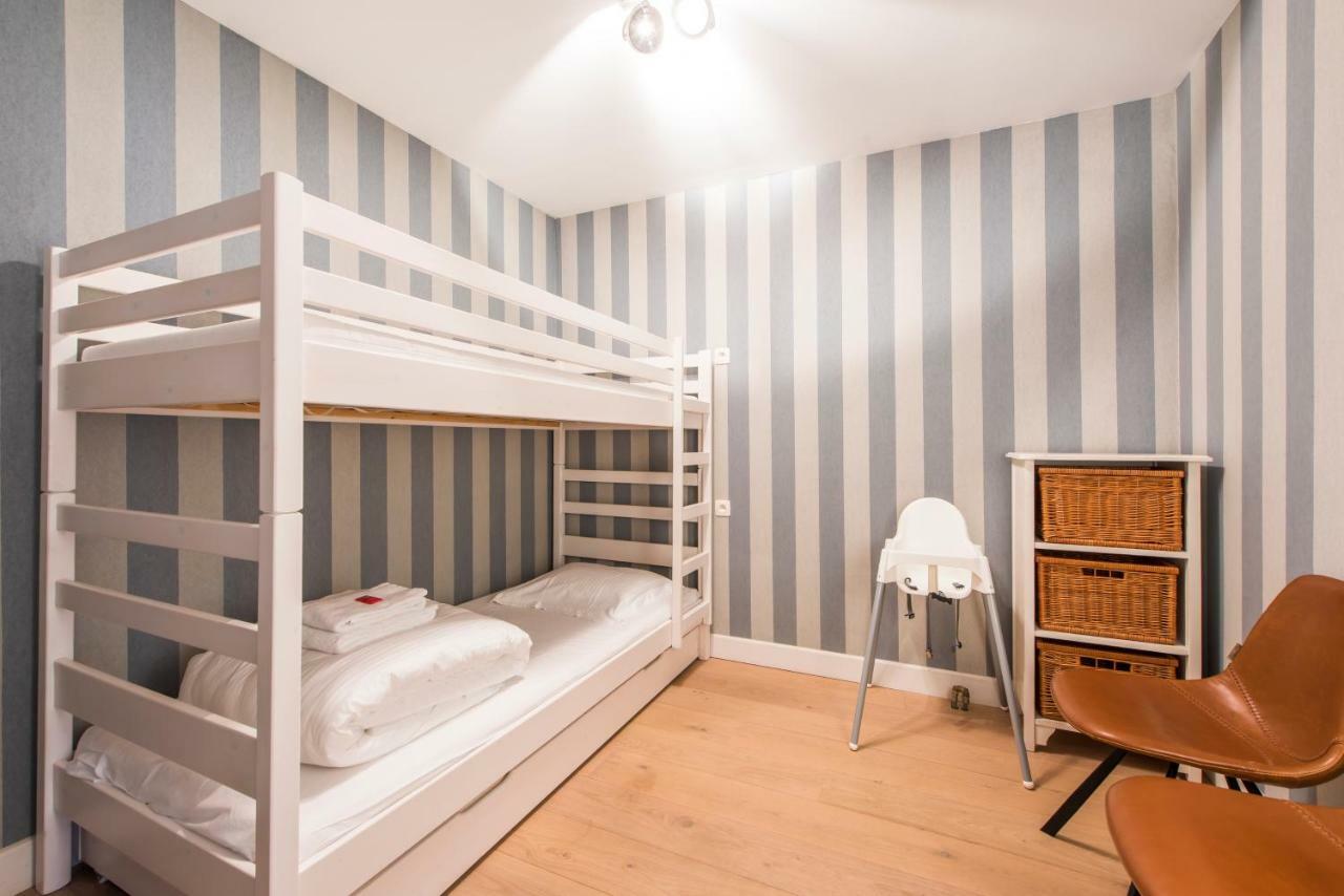 Ruim En Modern Appartement Te Knokke Nabij De Dijk Luaran gambar